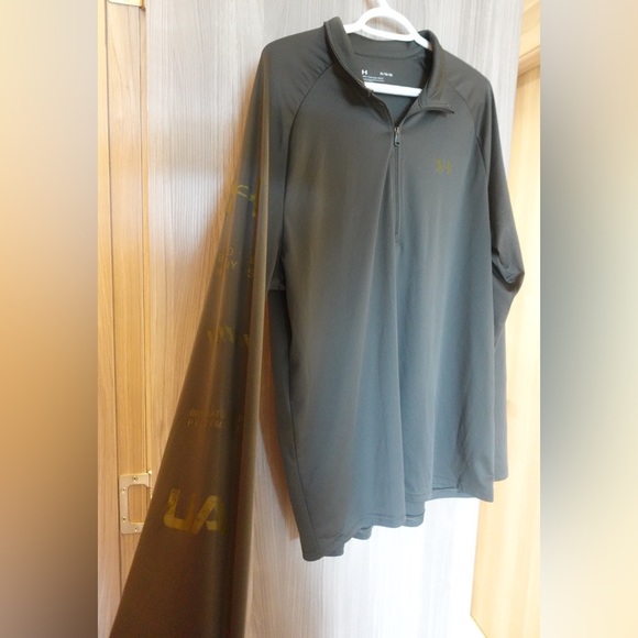 Under Armour dark green loose long sleeved shirt 1/2 zip (XL) - Picture 4 of 6